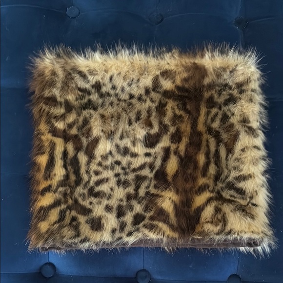 Express Accessories - Leopard Print Faux Fur Scarf/Neck Warmer